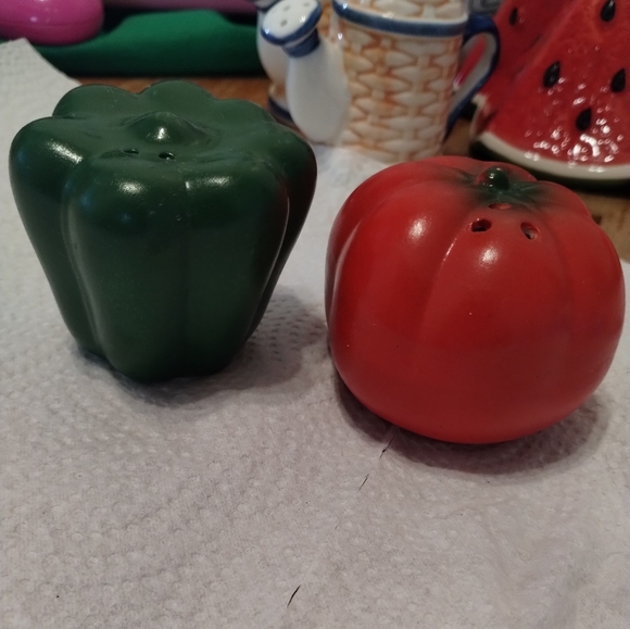 Vintage salt pepper.shakers Green pepper tomatoes - Picture 3 of 7